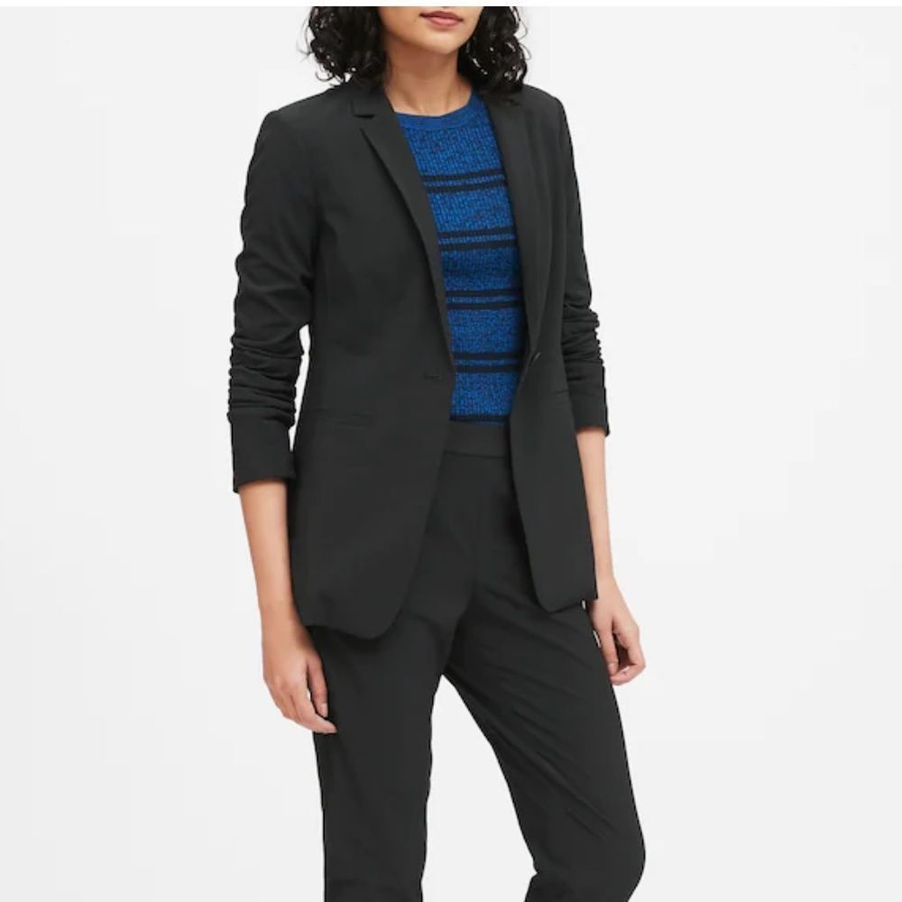 ✨ Long and Lean-Fit Blazer✨